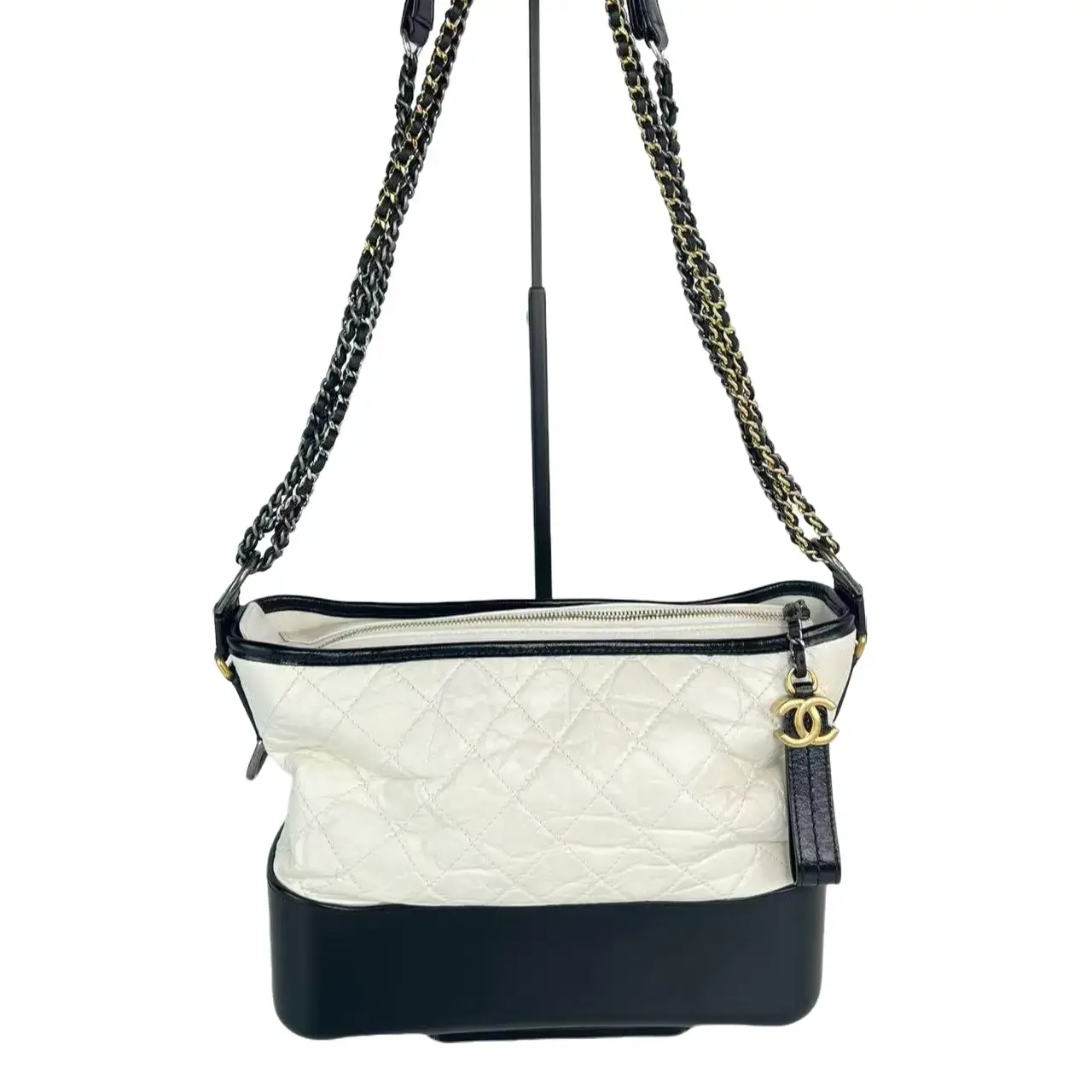 Pre-owned CHANEL Leather Crossbody Bags White Medium Gabrielle Hobo Quilted Crossbody Bag