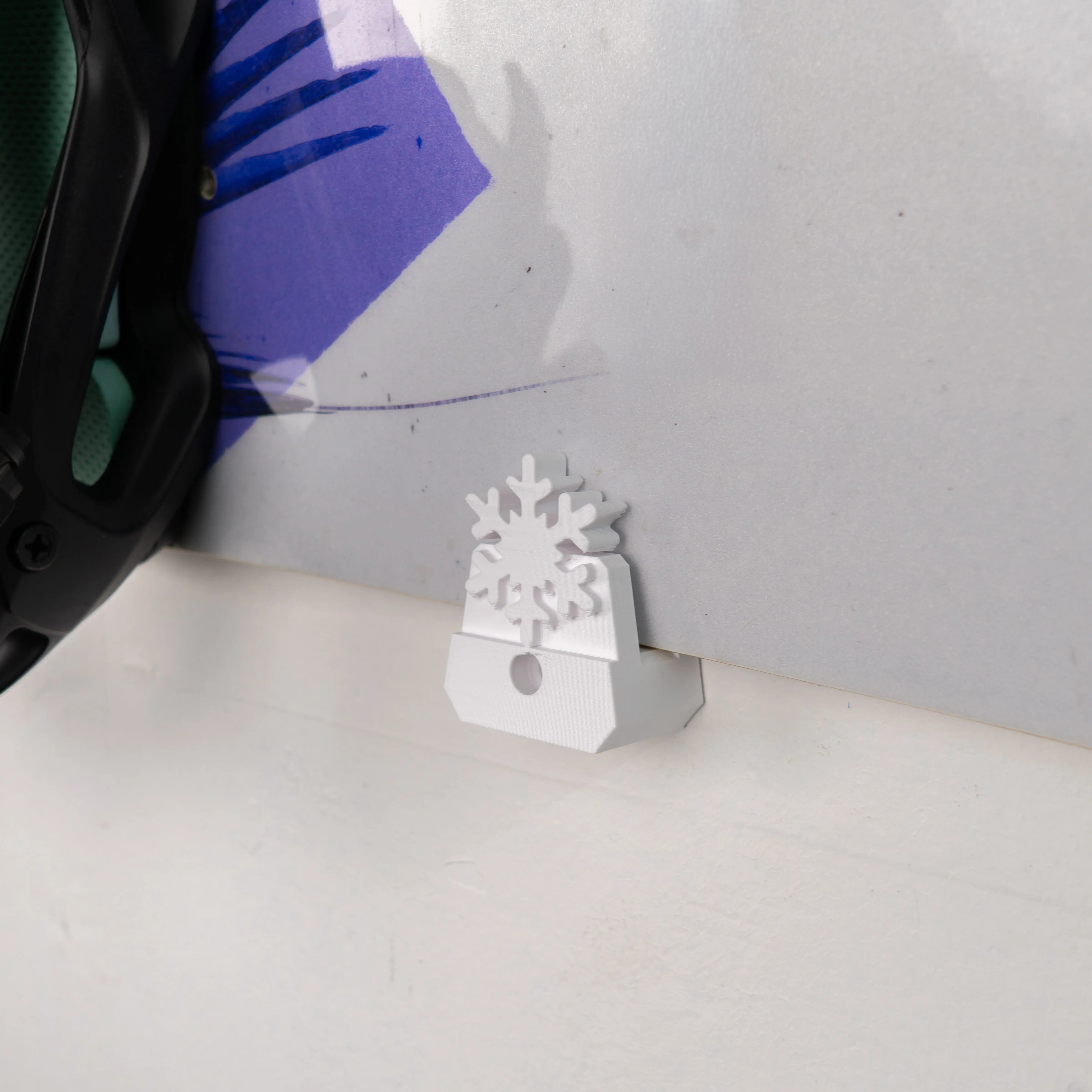 Snowflake Snowboard Holder | Horizontal Wall Mount
