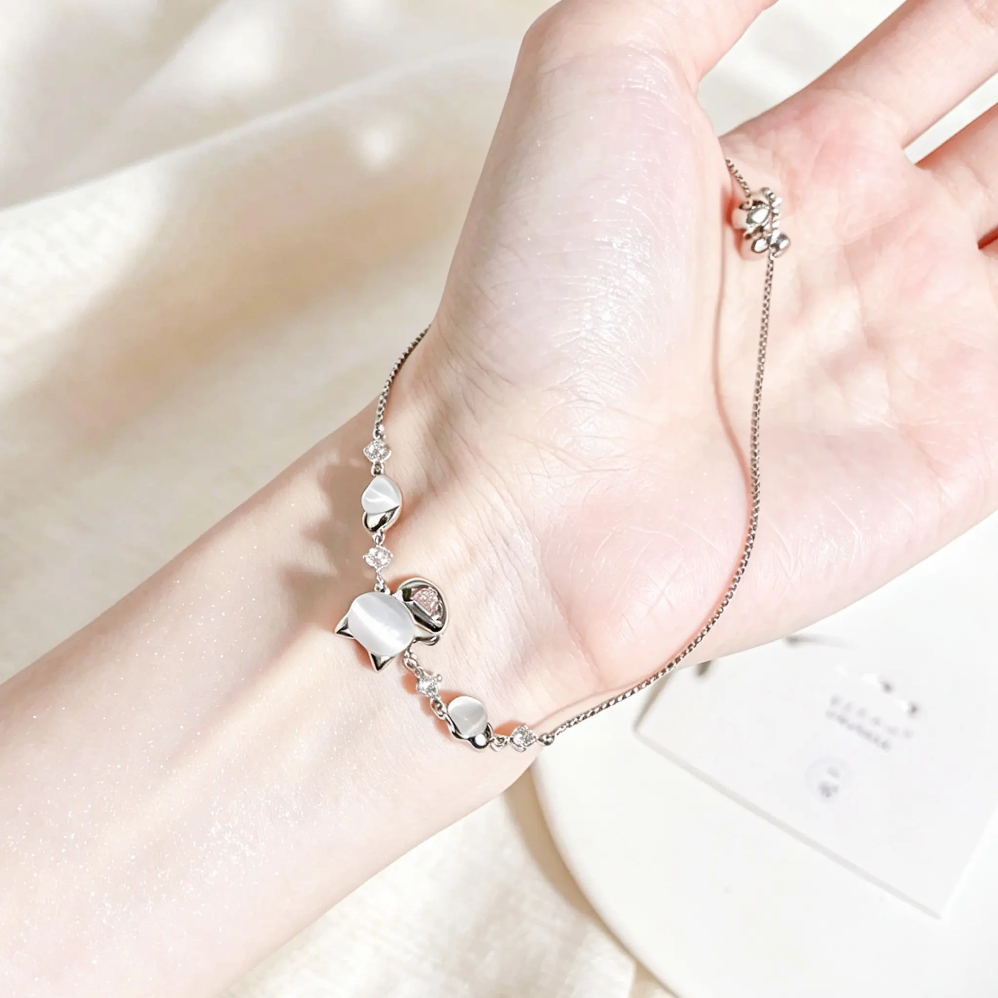 Luminous Cat's Eye Fox Bracelet | Adjustable Silver Tone Copper Alloy Slider Bangle | Kawaii Animal Charm Jewelry | Elegant Minimalist Coquette Aesthetic | Cute Gift For Her (26cm)