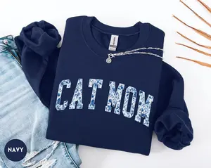 Gildan Floral Cat Mom Sweatshirt, Cute Cozy Cat Lover Pullover, Sweet Gift for Pet Moms, Soft Unisex Crewneck with Charming, Trendy Everyday Style