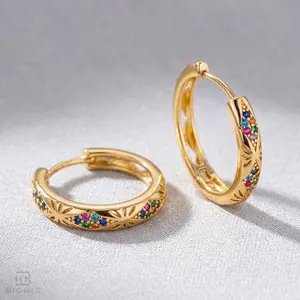 A Pair of Women's Exquisite Jewelry Cubic Zirconia Inlaid, Retro Style Floral Engraved Earrings for Her, Elegant Anniversary Jewelry Gift, Sparkling Statement Hoop Earrings for Daily & Parties Wear, Weddings, Birthday Gift