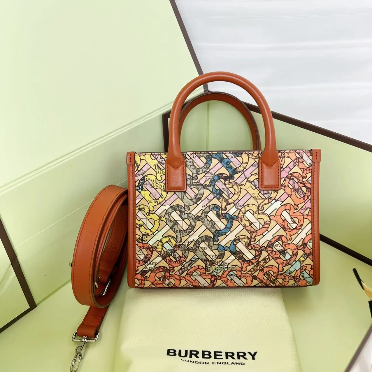 Pre-owned BURBERRY Leather Shoulder Bags 7.8'' R14359 Shoulder Bag C19487475049 0601 T5 Qiqi