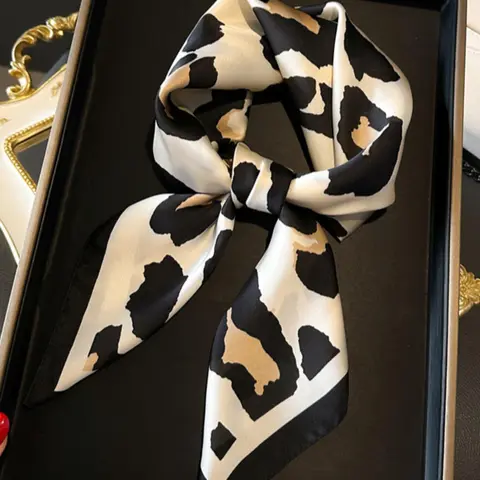 Fashion Leopard Print Square Scarf, Casual Soft Comfortable Silk Feeling Scarf for Daily Wear, Fashion Accessories for Women & Girls, Scarf Wrap
