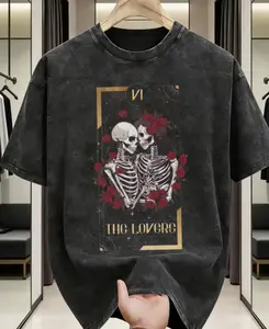 Retro-style printed T-shirt, vintage, loose, street style, distressed, short-sleeved, Valentine's Day Tarot card T-shirt, skull and crossbones Tarot card T-shirt, Gothic aesthetic Tarot card shirt.