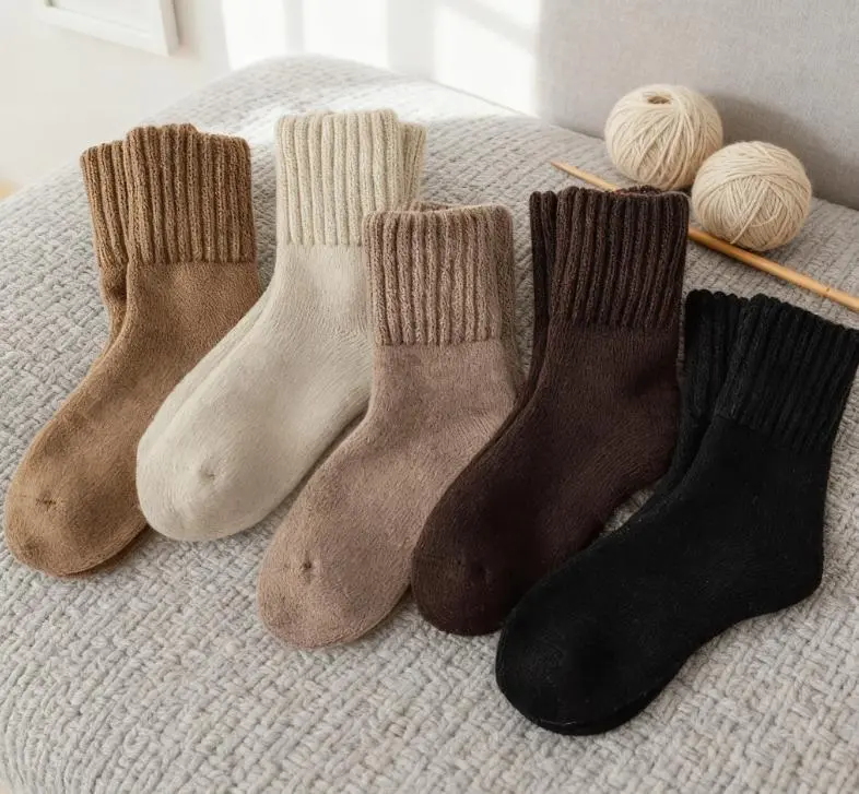 5 Pairs Wool Outdoor Socks for Women Men Soft Thick Warm Winter Knit Vintage Crew Socks Casual,Thermal Hiking Skiing Sock Boot Sock,Christmas New Year Gift for Men Women