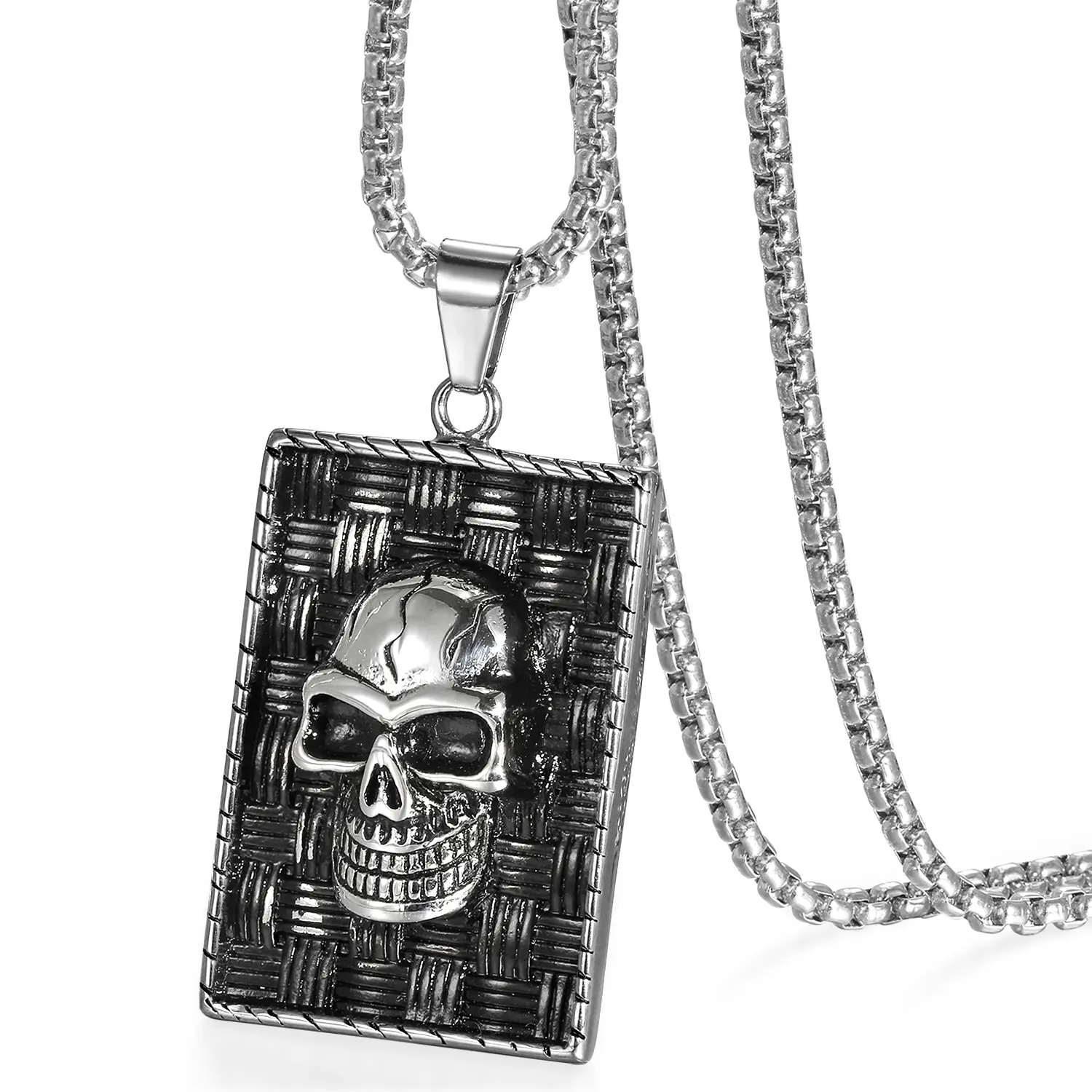OIDEA Men's Stainless Steel Polished Skull Head Pendant Necklace - 22-Inch Flat Link Chain, Silver, Chrome-Tone, Cyber Goth, Long Length Skull Ornament Necklace, Chrome-Tone Necklaces, Cyber Goth Necklaces
