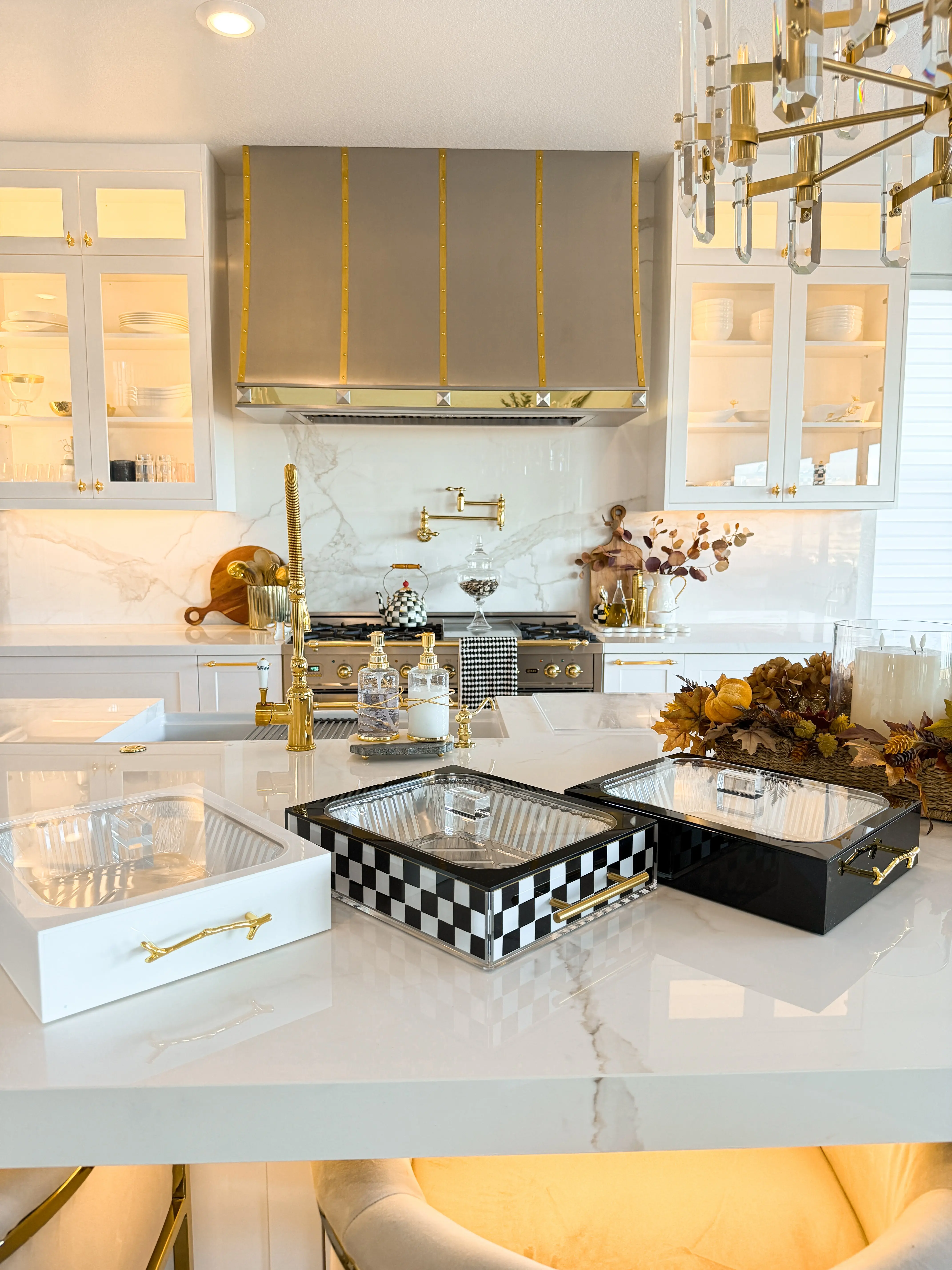 Acrylic Pan Holder Server with Gold Handles