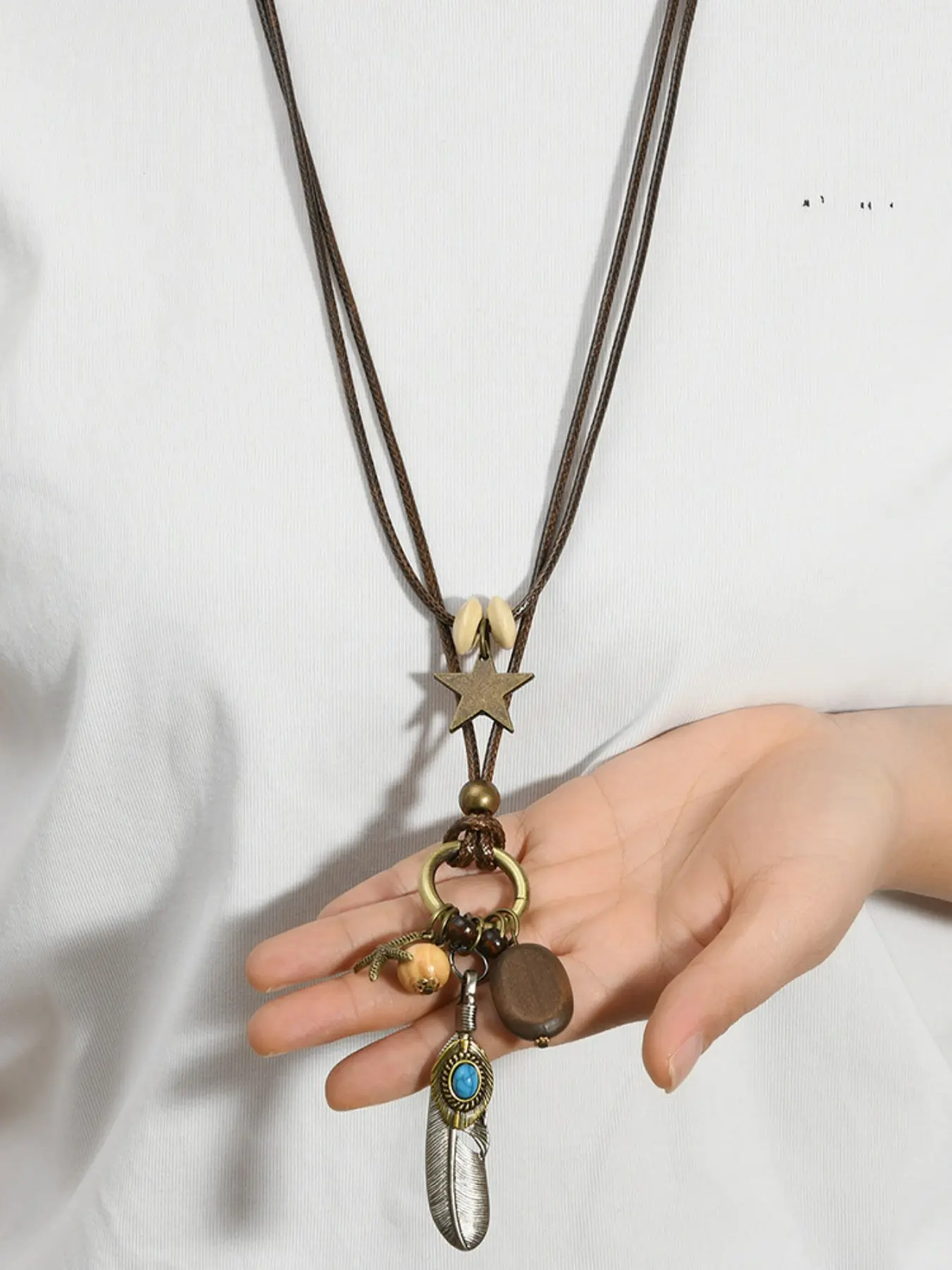 Chinese Style Dual-Layer Creative Pendant Necklace, Unisex Feather Embellishment, Trendy Mixed Design, Versatile Fashion Jewelry