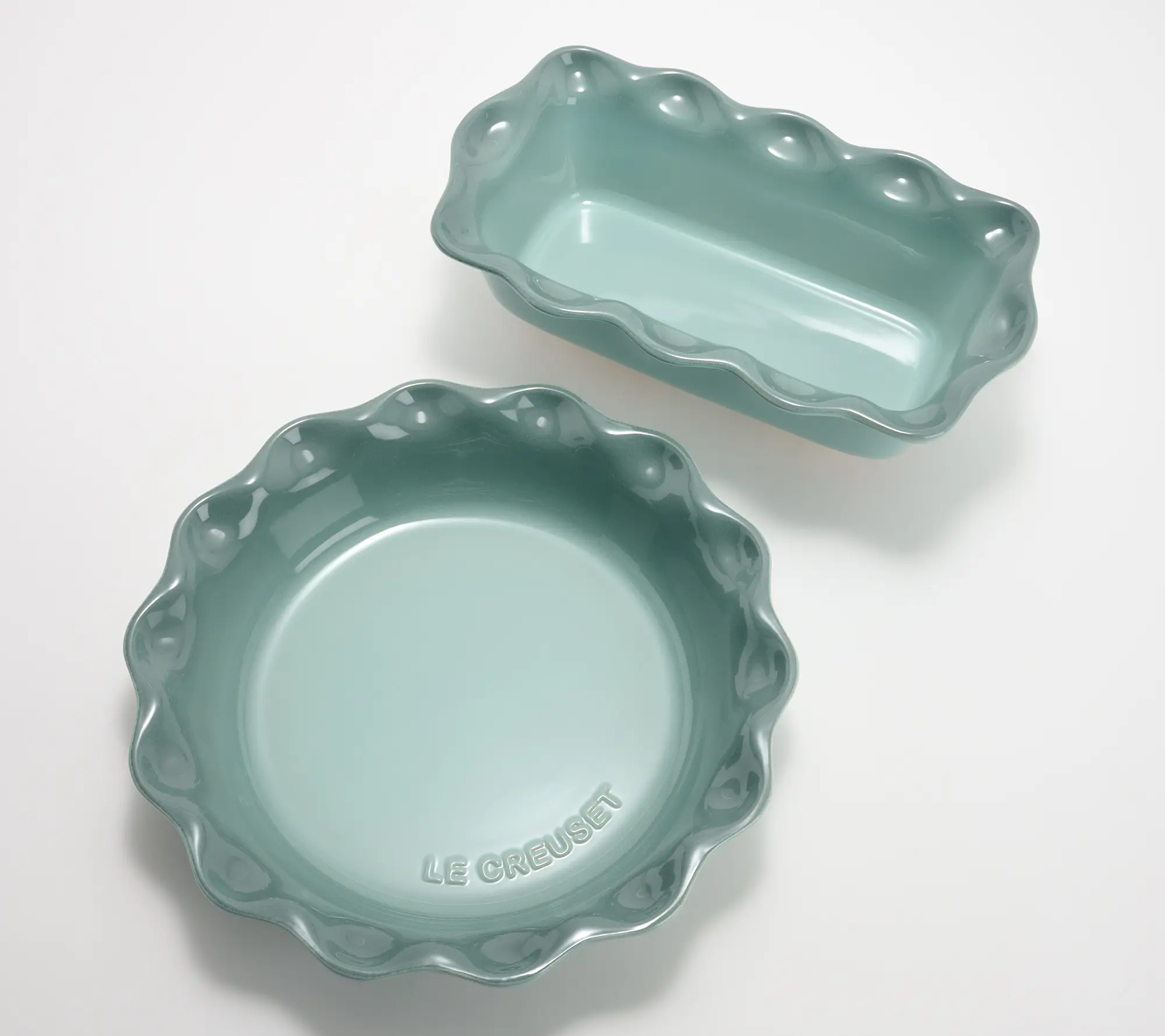 Le Creuset Heritage Fluted Pie Plate Dish & Loaf Pan Le Creuset Heritage Fluted Pie Plate Dish & Loaf Pan