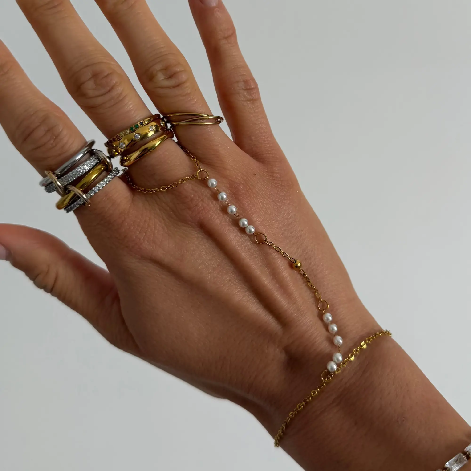 EVRY JEWELS Gold or Silver Plated Women's Hypoallergenic Pearly Yours Hand Chain EVRY JEWELS Gold or Silver Plated Women's Hypoallergenic Pearly Yours Hand Chain
