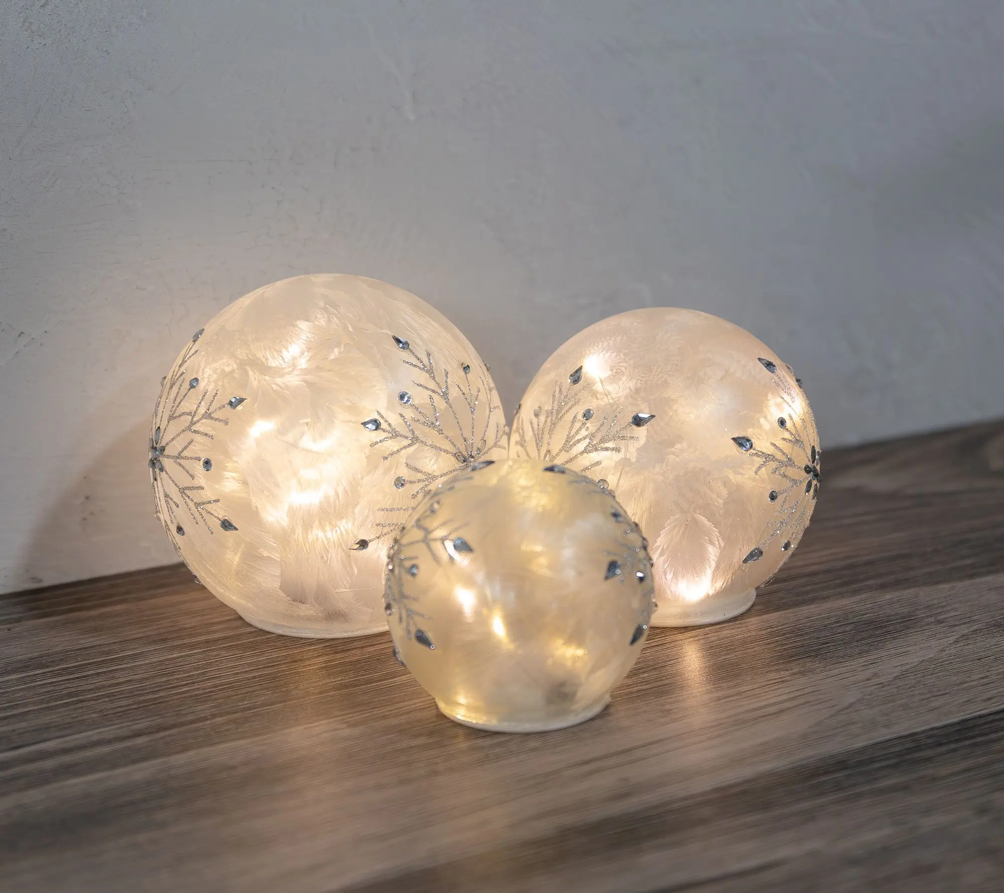 LumaBase Batter y-Operated Glas s Snowflake Glo bes, 3ct