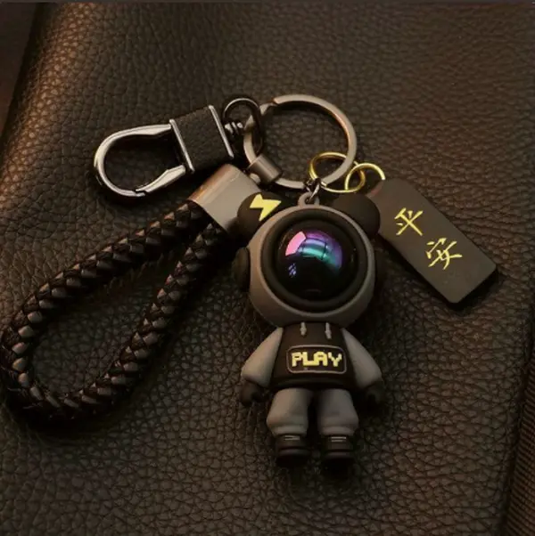 Light-Up Astronaut Keychain, Zinc Alloy Space Explorer Key Ring, Cute Cartoon Couple Bag Charm, Glow-in-the-Dark Pendant Keychain