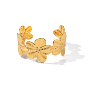 Chic Flower Cuff Bracelet - Stylish Accessory with Floral Design, Versatile Style for Everyday Wear