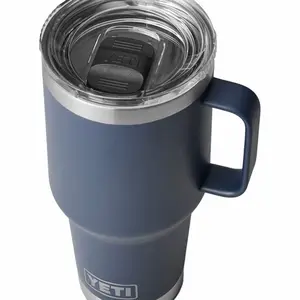 Yeti Vaso de viaje senderista de 30 onzas de acero inoxidable aislada al vacío con tapa Stronghold