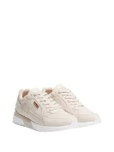 GUESS Female Moxea Quattro G Sneakers