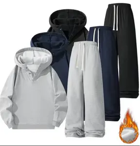 Men's two-piece fleece-lined warm sportswear set, hooded loose-fitting sweatpants, casual unisex sportswear, thickened cold-proof men's outdoor fitness clothing set, Korean style fashionable and trendy.