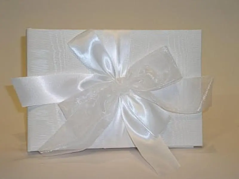 Ivy Lane Design 38A Tres Beau Wedding Guest Book in White