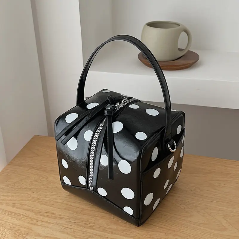 Retro classic practical texture polka dot handbag, Fashionable bags, simple, casual, versatile, niche personality single shoulder crossbody bag, detachable shoulder strap, suitable for daily commuting, shopping, and gatherings