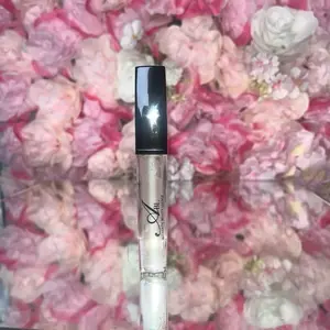 Lip Plumping Gloss - Makeup Cosmetic Glossy Lip Care Shiny Color Sensitive 4 g /.14 oz BHA Free EU Compliant with Intense Lip-Volumizing Properties - Applicator, Lipstick Lipgloss