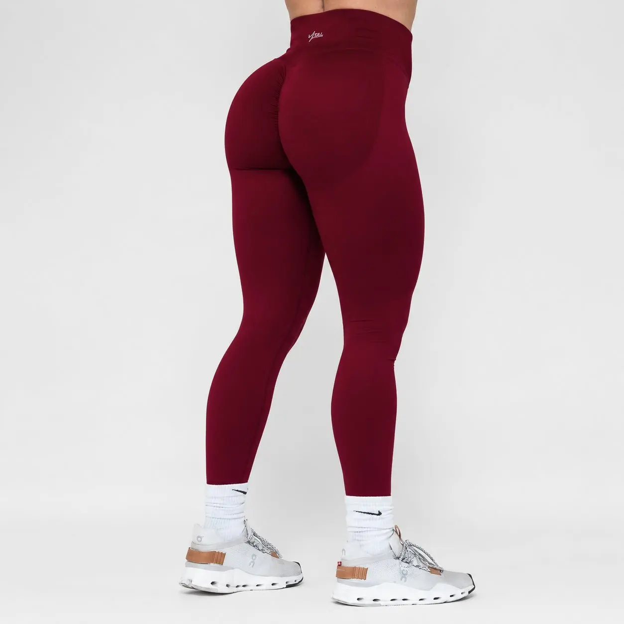 Pinnacle Scrunch Butt Legging - Deep Maroon
