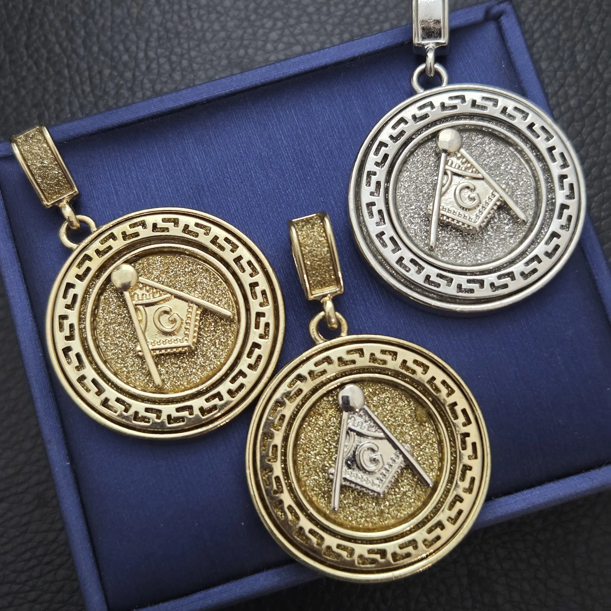 Freemason Masonic Glittered Gold / Silver Plated Medal Charm Pendant Hip Hop Iced Fashion Jewelry