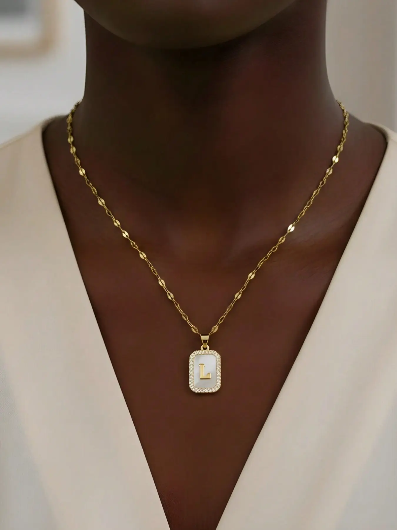 Elegant Pearl Letter Necklace, Delicate Letter Pendant, Perfect Gift for Mom, Stylish Jewelry for All Occasions, Dainty Necklace