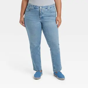 Women's Mid-Rise 80's Slim Fit Jeans - Universal Thread Light Wash 17