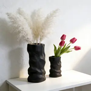 2-Piece Black Wrinkle Plastic, Lightweight Vase Set, Matte Flower Vases (25cm/9.8in + 17.5cm/6.9in) - Wabi-Sabi Style Decor Ornaments for Home, Suitable for Pampas Grass, Living Room Table, Flower Holders for Dry/Fresh Floral Arrangements, Office Desk