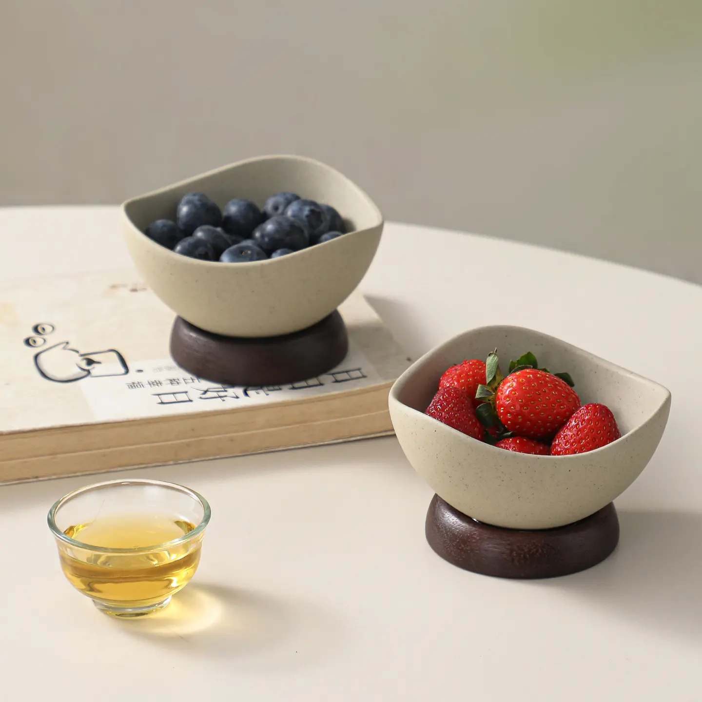 2 Pack Ceramic Snack Bowls with Wooden Base, Japanese Style Dessert Bowls for Nuts, Candy, Fruit and Appetizers, Small Serving Bowls for Home Kitchen, Coffee Table, Tea Room and Restaurant