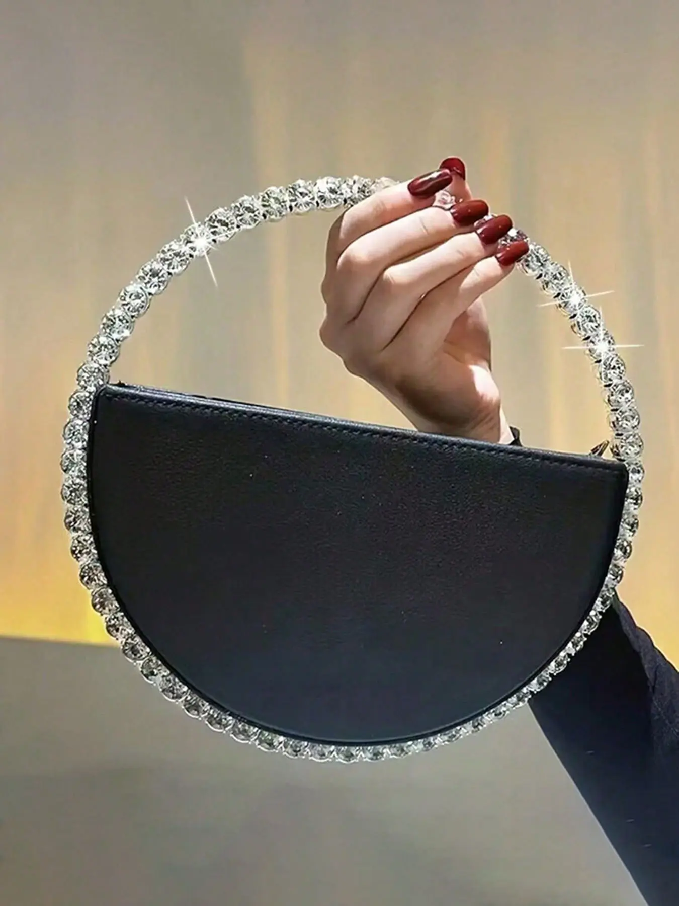 Simple  stylish one-shoulder handbag, full of diamond  hand-held, exquisite and casual  versatile hand-held dinner bag,  sweet and cool style, shiny, Fashionable Bling Bag and  for shopping, dating,  afternoon tea and so on Elegant bags