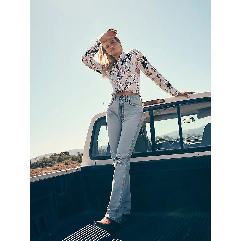 Wrangler Women's Original Slim Fit Cotton Vintage Cowboy Cut Bleached Washed Jeans - Bleach-Distressed, Western Aesthetic Casual Bottoms