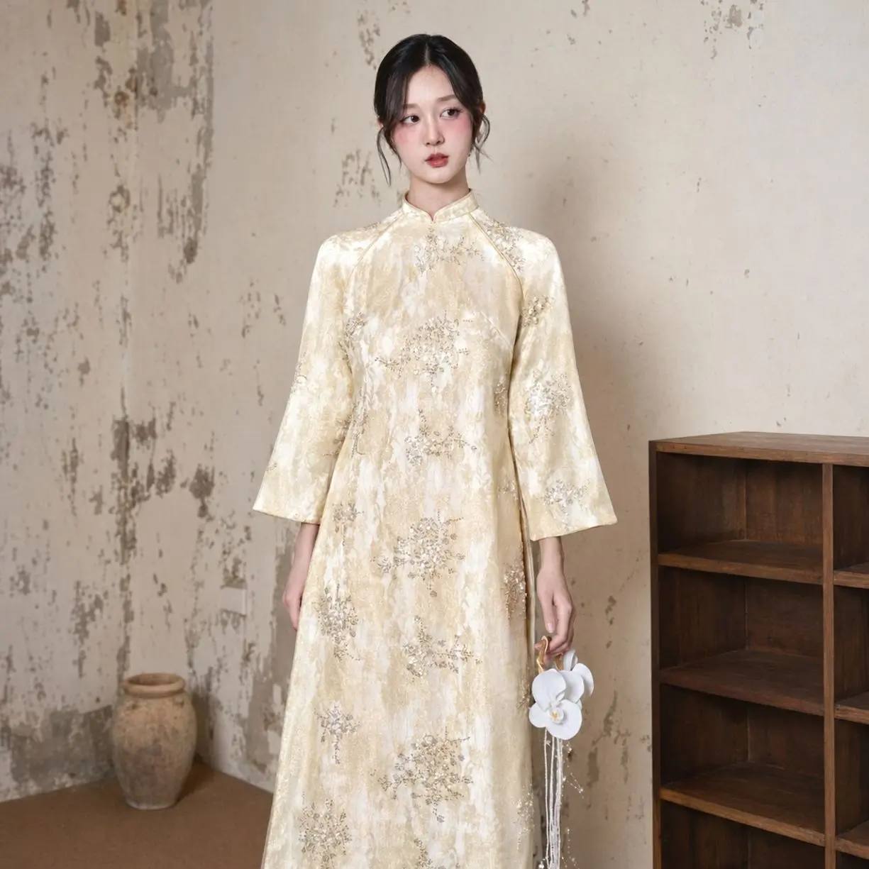 Traditional Vietnamese Gold Brocade Ao Dai – Elegant Vintage Long Tunic Set
