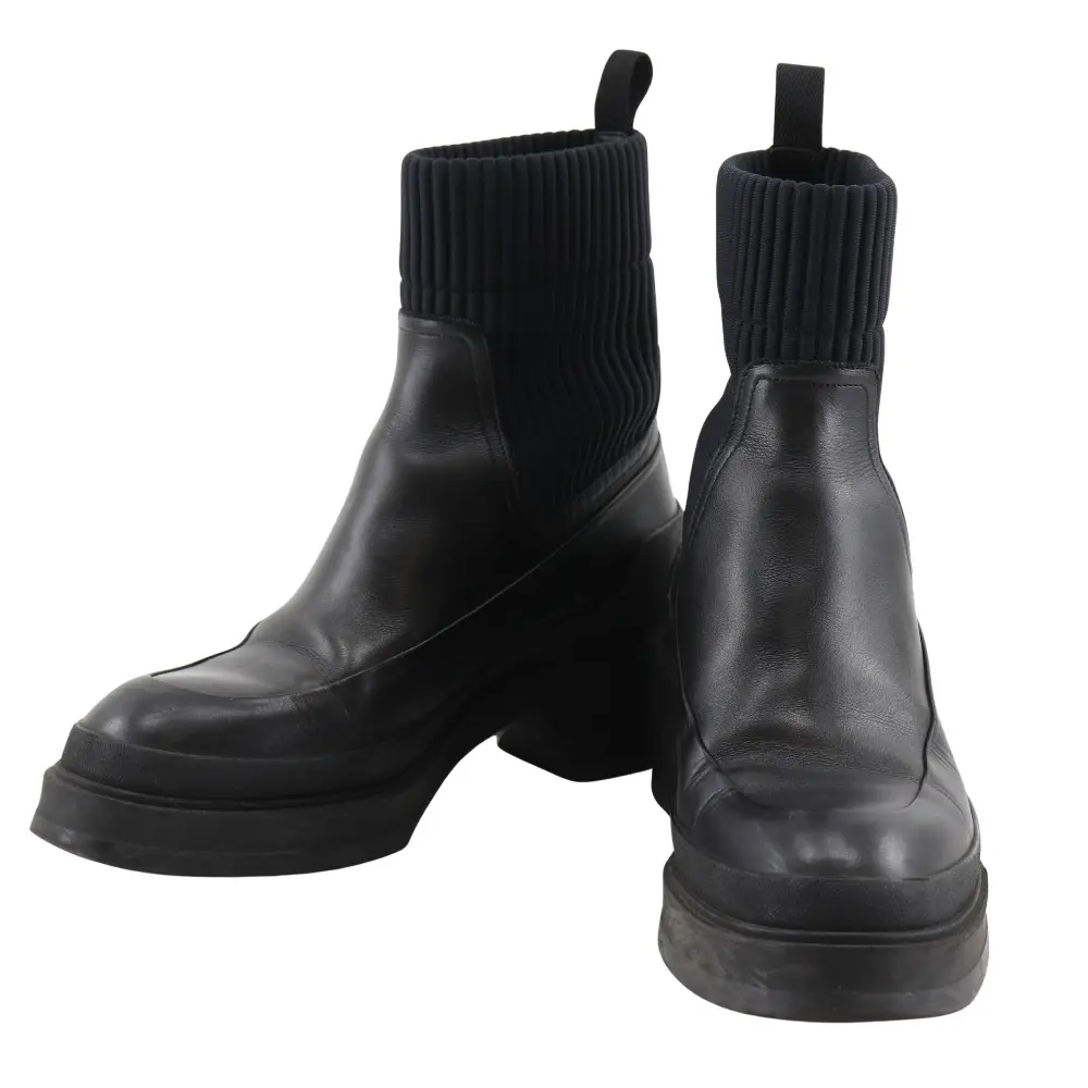 Pre-owned HERMÈS Calfskin Small Leather Goods Hermes Ribbed Ankle Short Boots Black