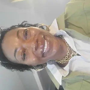 Product Review of [medicube] 310M Celebrity Glass Skin DuoㅣBooster Pro Korea's No.1 Glass Glow Device + Collagen Jelly Cream OR Deep Vita C Cream from T**i