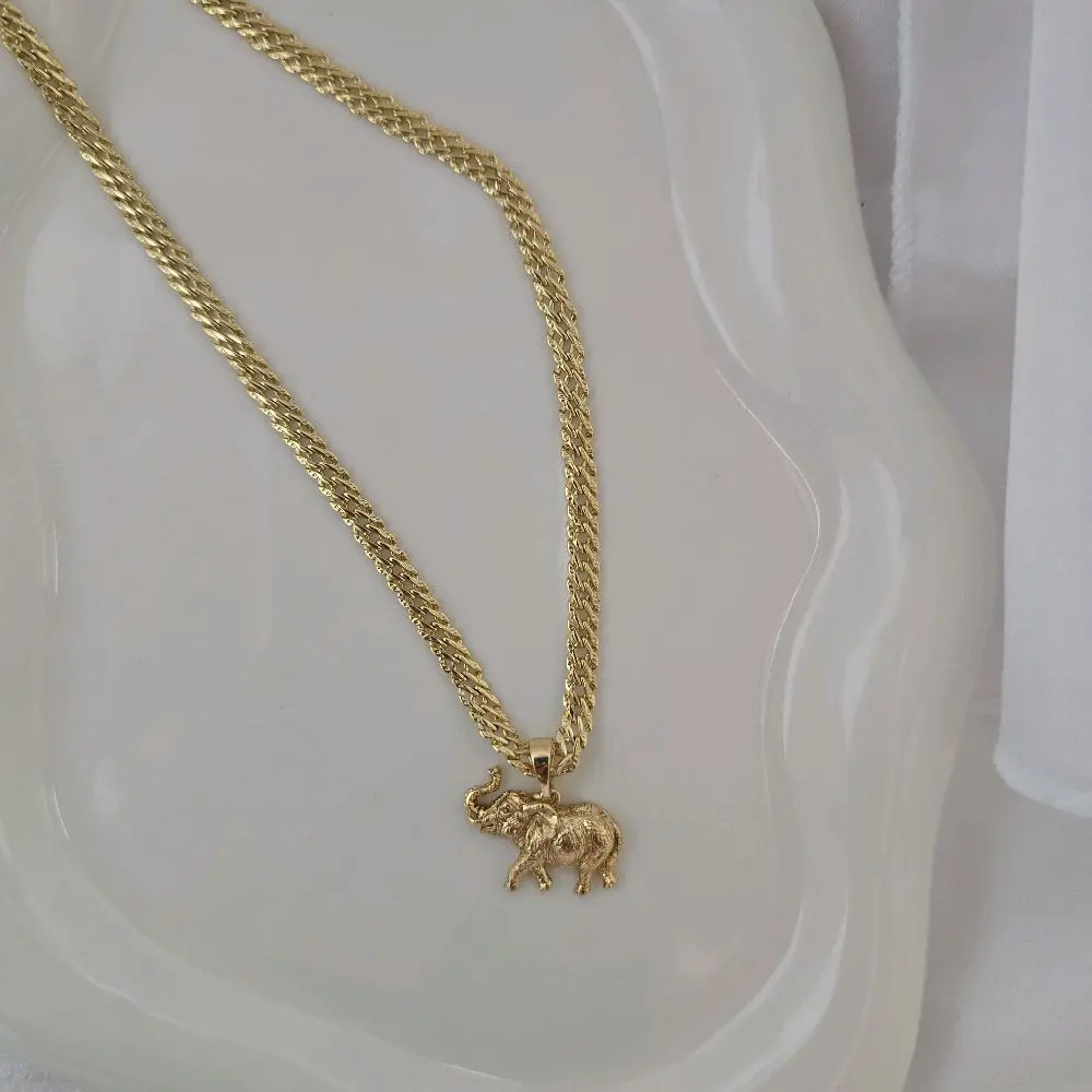 cadena 193 y dije 491 Unisex Tejido Español with Animal Pendant and Gold Finish