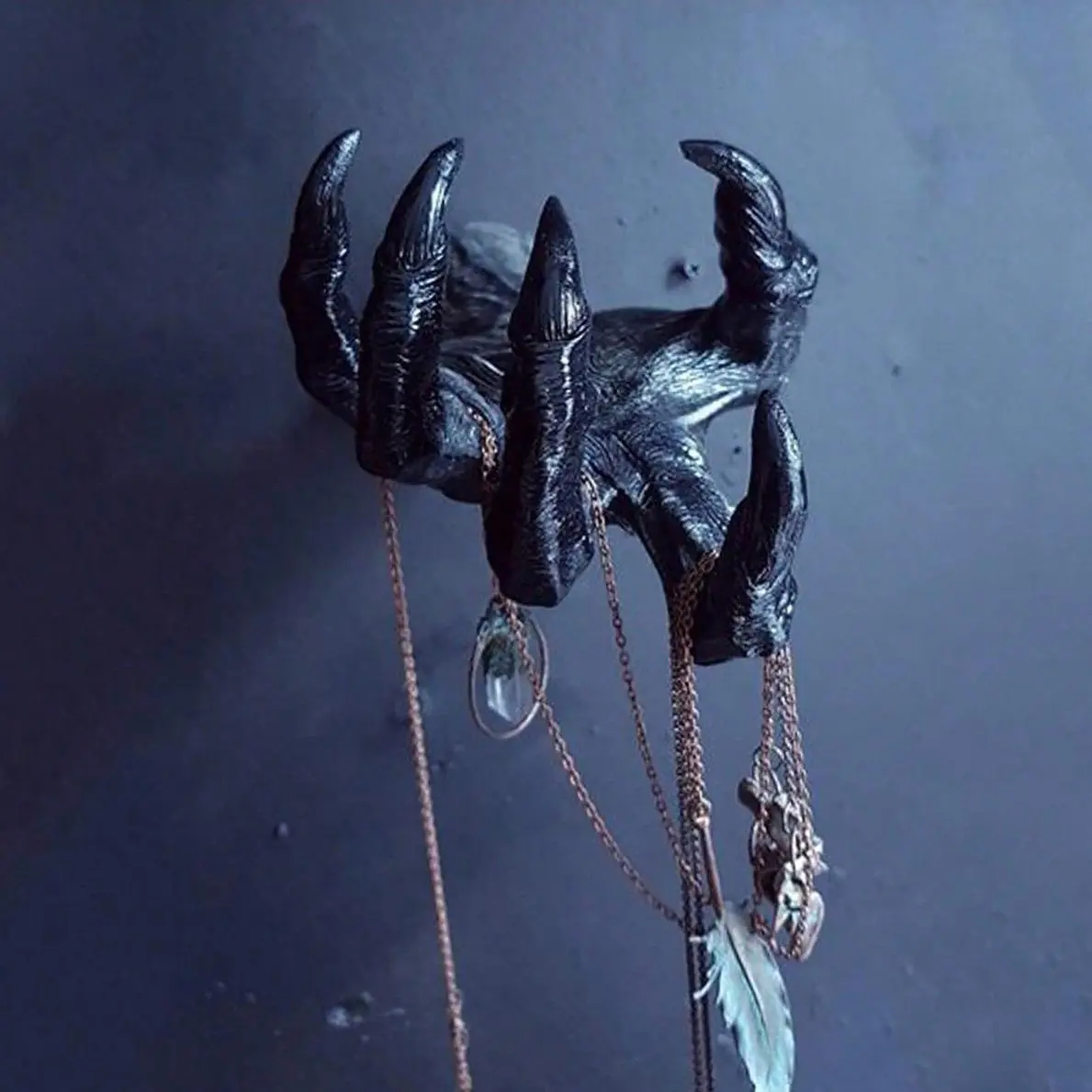 Witch's Demon Hand Wall Hanging Statue, Aesthetic Art Sculpture for Home Decor, Interior Decoration Accessories, Unique Halloween Decoration, Perfect Gift Idea, Trippy Room Decor, Room Decoration Ornaments, Decorative Hanging Ornament