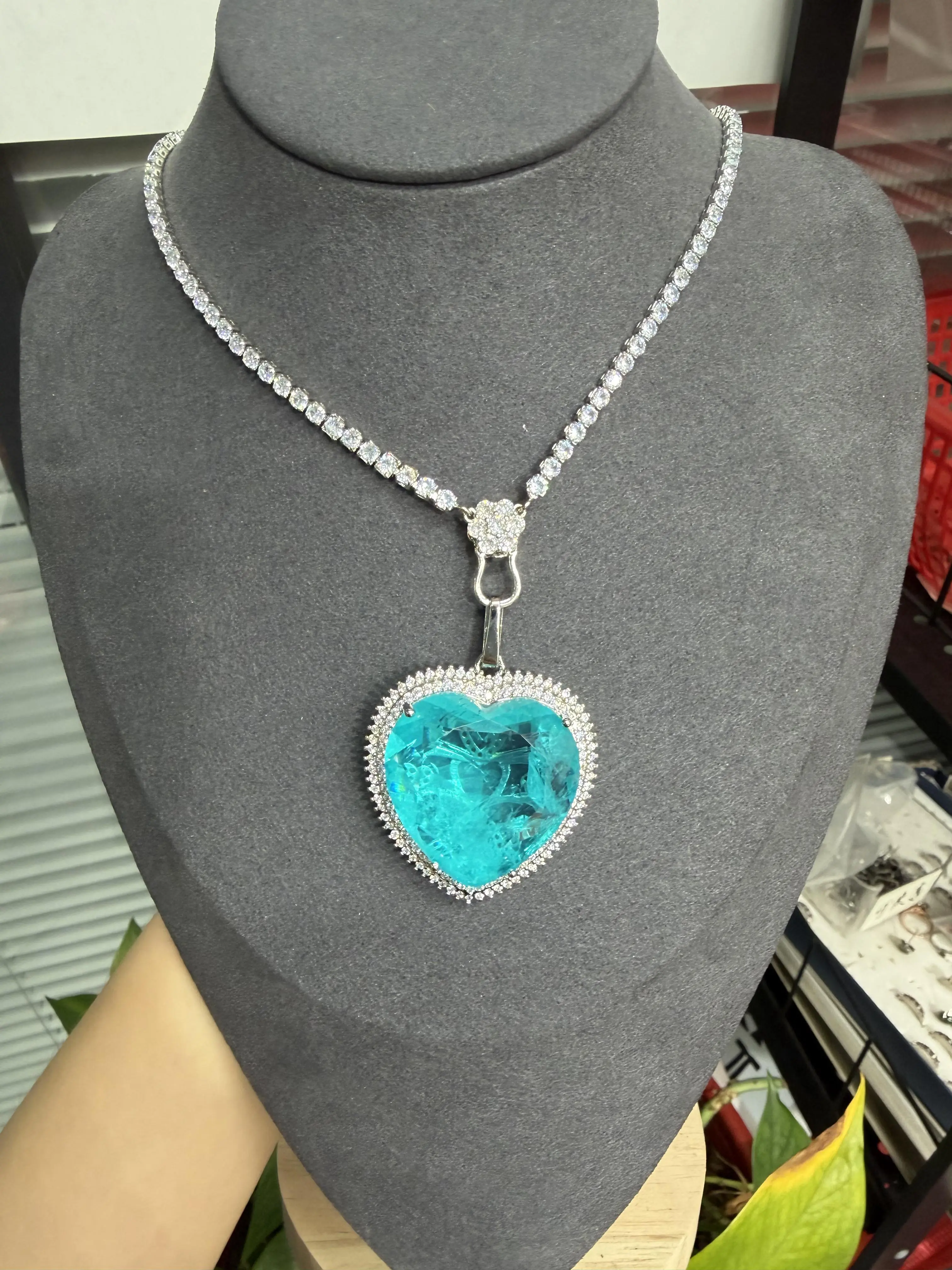 Kylie(18620)gc.Blue heart necklace