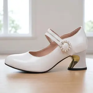 A pair of round high heels adorned with pearls—versatile, stylish, and sexy—suitable for the office, banquets, and important occasions. outdoorfun