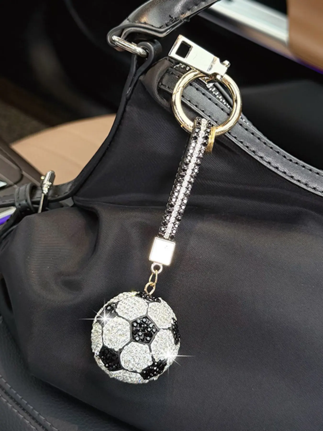 Shiny Crystal Soccer Ball Keychain, Luxury Car Key Accessory, Elegant Bag Charm, Perfect Gift for Football Fans, 1pcs