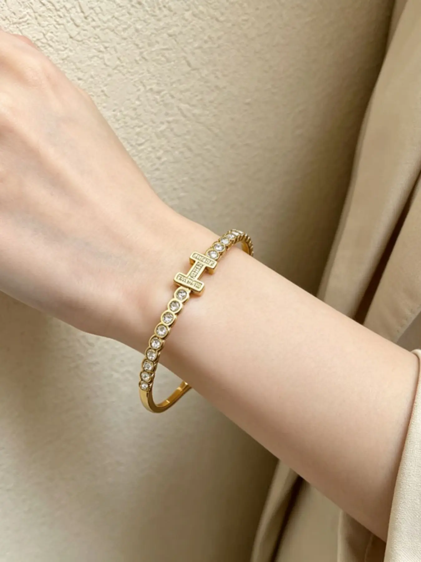 Fashion Minimalist Cold Shoulder Bracelet, European H Letter Dual Color Titanium Steel Bangle, Ideal for Women's Daily Wear, Parties, Gifts