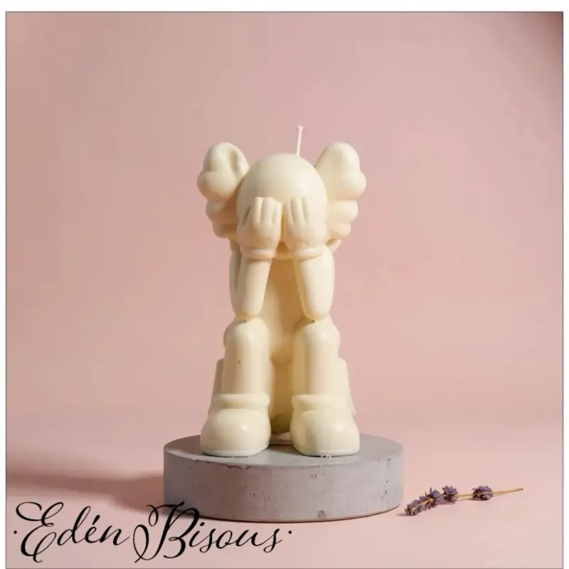 Edén Bisous KAWS Scented Candle Unique Design