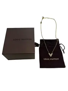 Pre-owned Louis Vuitton "V" Pearl Necklace 17 inches with Box and Dustbag