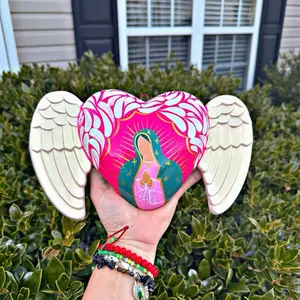 Decoración de pared de cerámica en forma de corazón de Virgen de Guadalupe