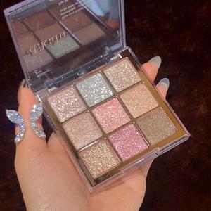 glitter eyeshadow palette, shimmering high pigmented glittering blendable eyeshadow powder, long lasting shimmer eye makeup product, summer makeup, glam, cosmetic