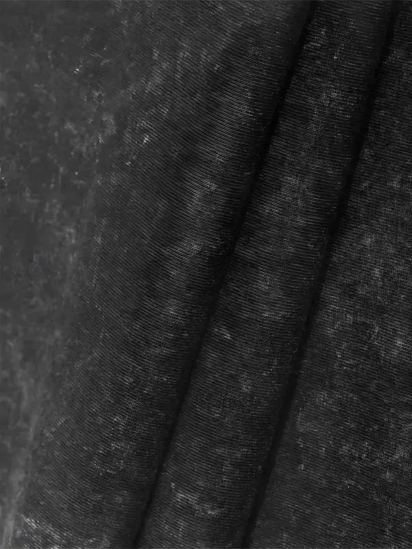 The T-shirt features a hand print, a cross necklace and the words 'Tupac' as a tribute to the legendary rapper