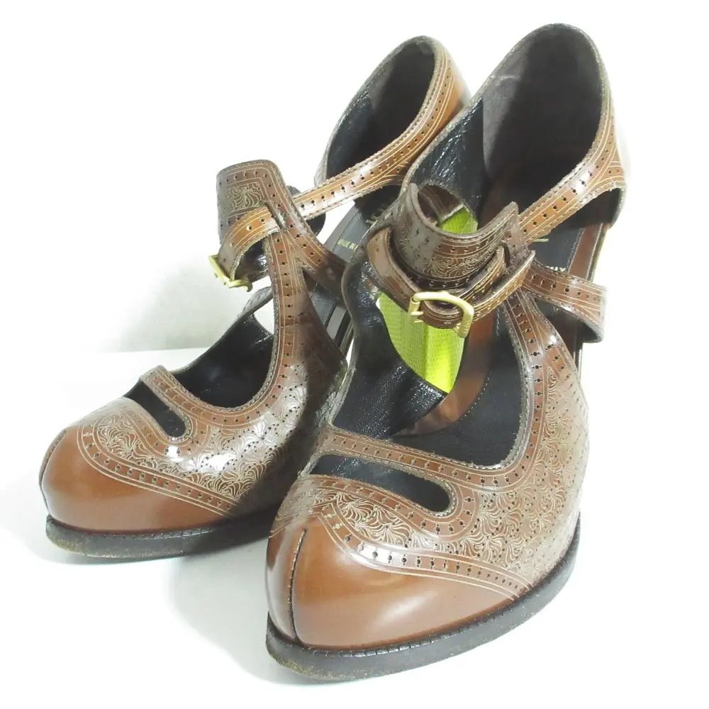 Pre-owned FENDI Calfskin Small Leather Goods Cutwork Leather Pumps