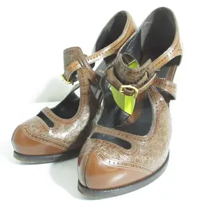 Pre-owned FENDI Calfskin Small Leather Goods Cutwork Leather Pumps