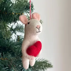 Handmade Wool Felt Whimsical Mouse Ornament - Heart-Holding Christmas Tree Decoration, Festive Home Decor, Ideal Holiday Gift