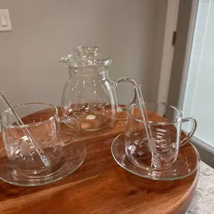 Teterita con 2 tazas y 2 platitos. Princess house