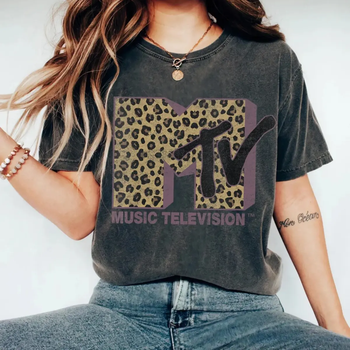 Classic MTV women's t-shirt with leopard print and prominent logo, MTV music TV logo t-shirt, retro 80s/90s, matching family t-shirts.